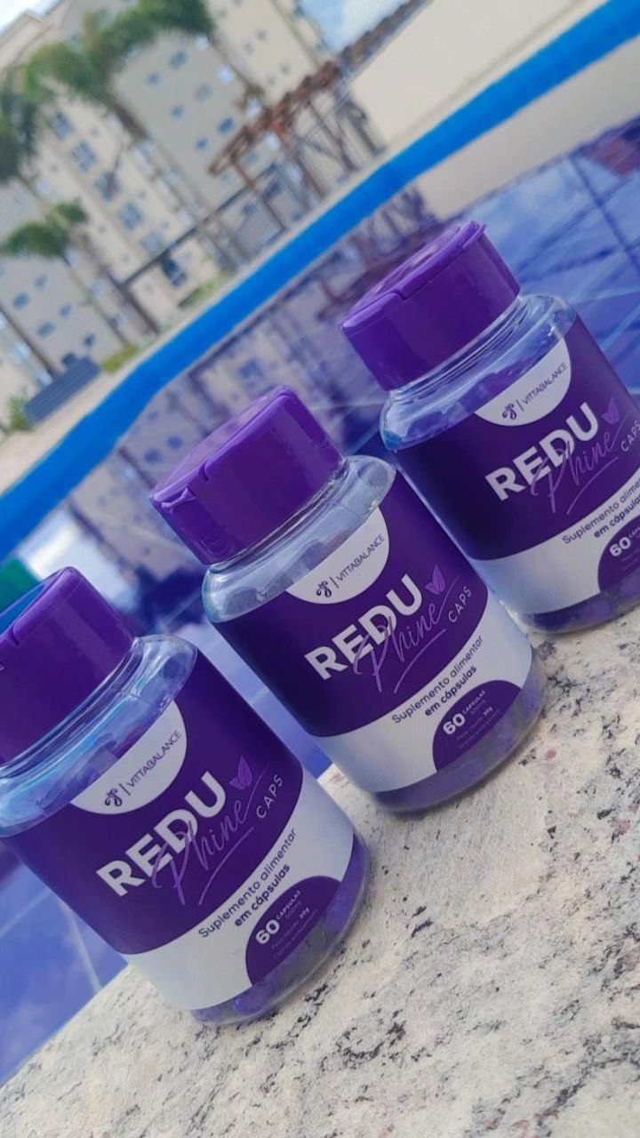 Kit com 3 potes de ReduPhine Caps à beira da piscina