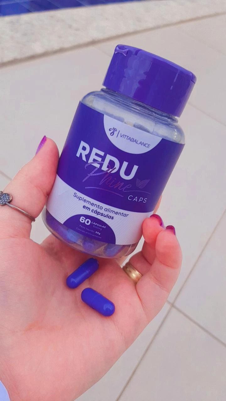 Kit de potes de ReduPhine Caps em pé sobre mesa de madeira